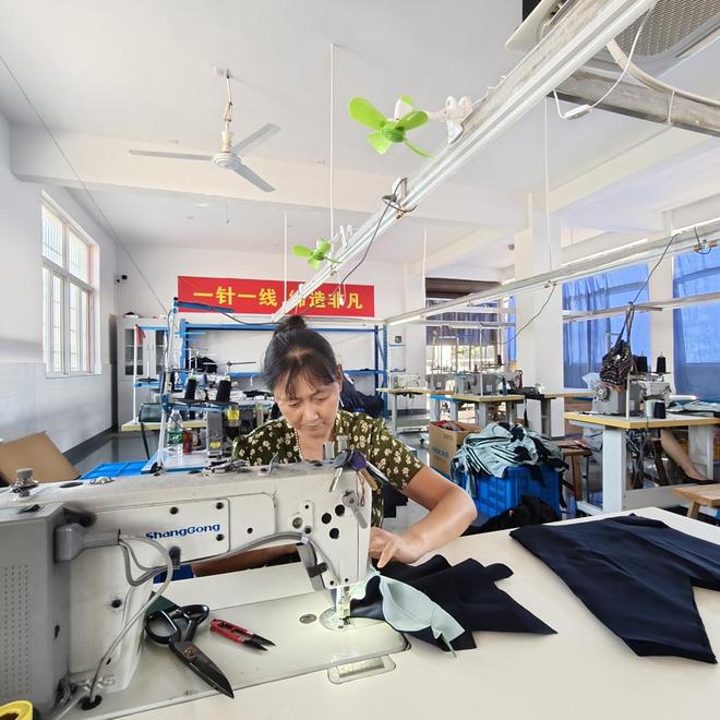 江西生产基地顺利投产瓦力棋牌浙江金裁服饰(图4)